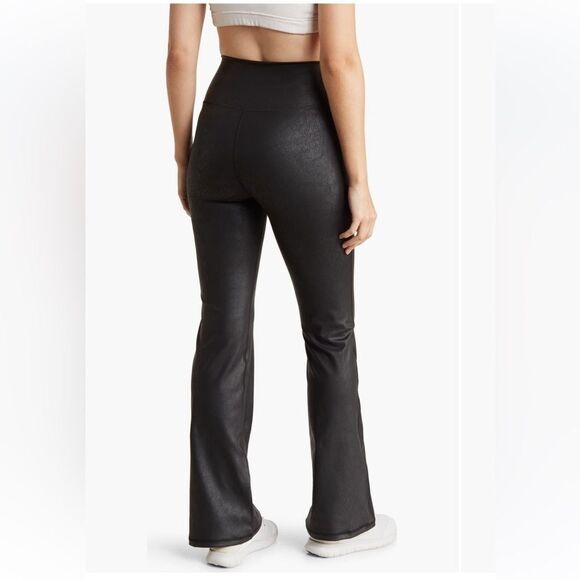 Lux Cracked Faux Leather Flare Leggings‎ - Picture 3 of 13